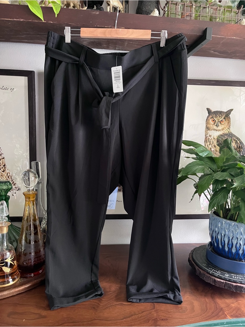 NWT Torrid 2 Pull-on Taper Crepe High Rose Black Tie-Front Pants